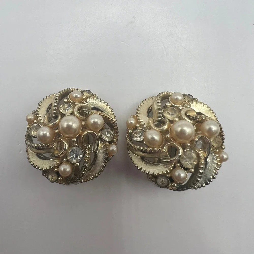 Vintage‎ Clip On Round Earrings Rhinestone and Faux Pearl Gold Tone